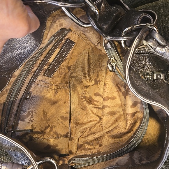 NWT B. Makowsky Metallic Leather Silver Women's Shoulder Bag - Picture 8 of 12